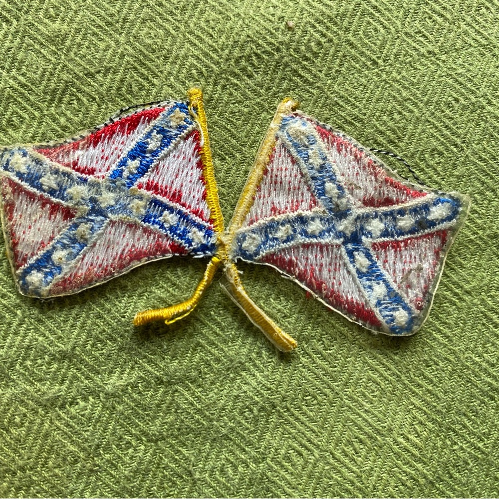 Small Crossed Flags Patch - Picture 2 of 2